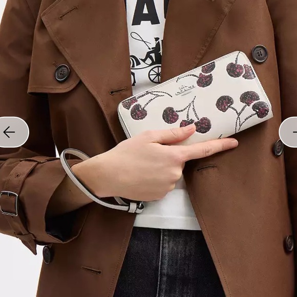 Coach retail $390 cream winter cherry 🍒 long wallet nwt - Picture 5 of 5